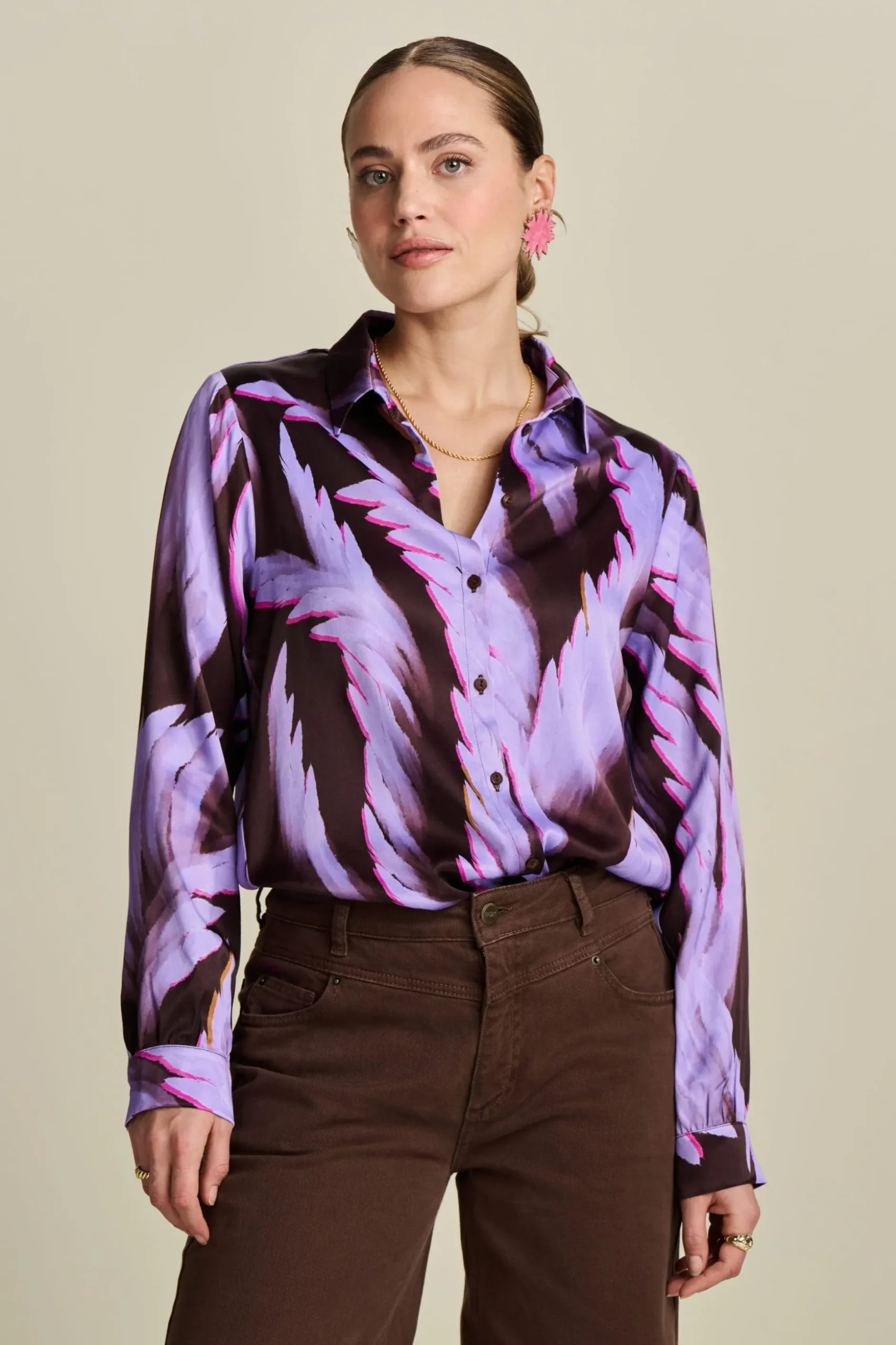 blouse_mila_satin_feathers_brown_2.webp POM Amsterdam BLOUSE Mila Satin | Blouses