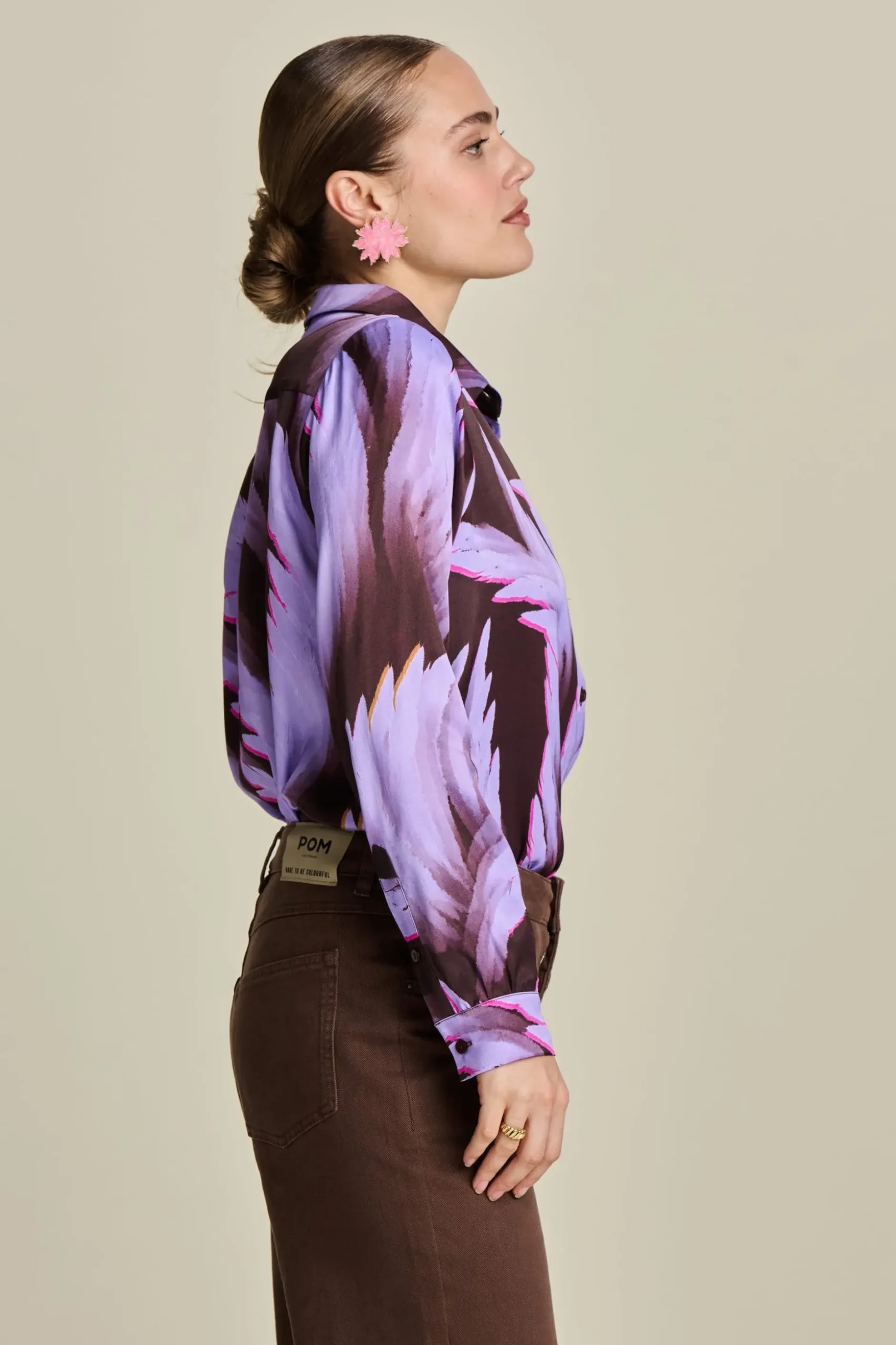 blouse_mila_satin_feathers_brown_4.webp POM Amsterdam BLOUSE Mila Satin | Blouses