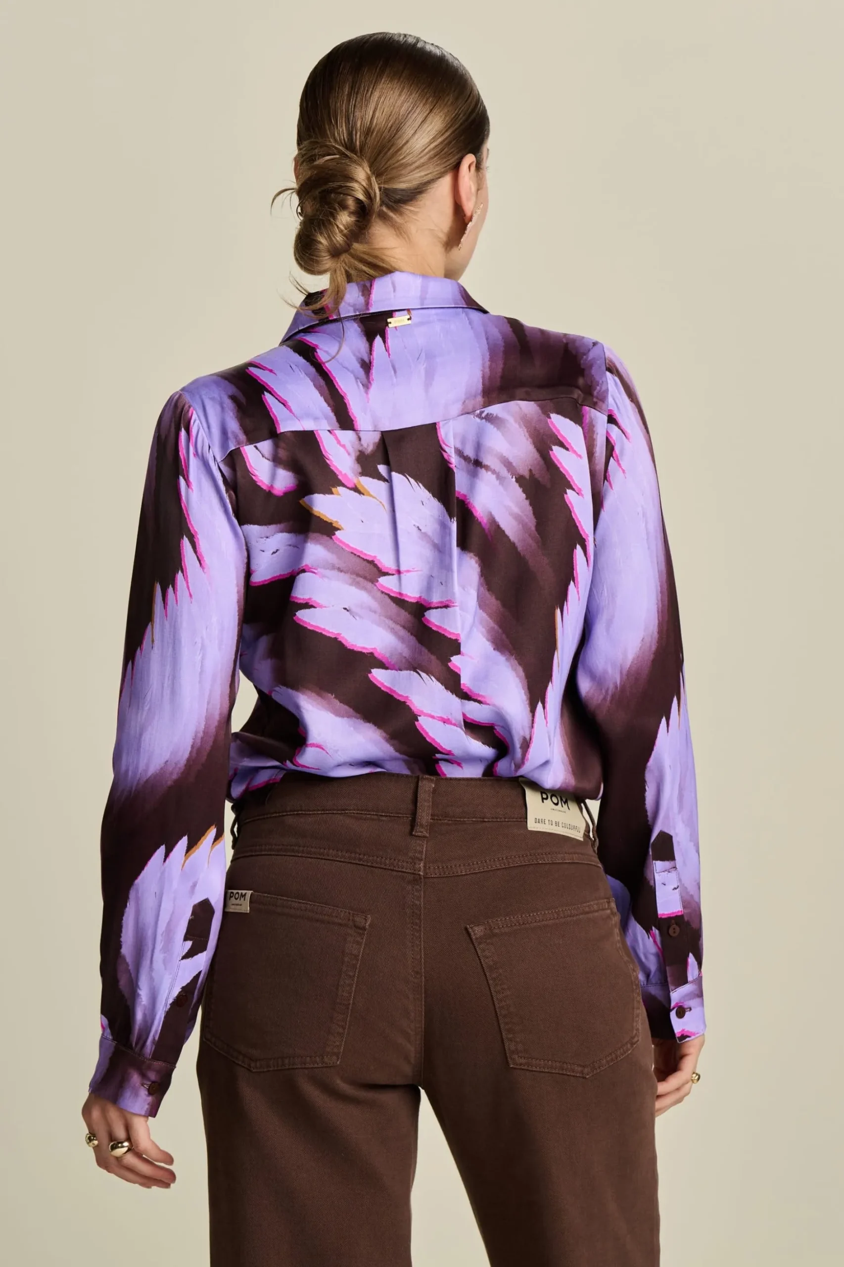 blouse_mila_satin_feathers_brown_5.webp POM Amsterdam BLOUSE Mila Satin | Blouses