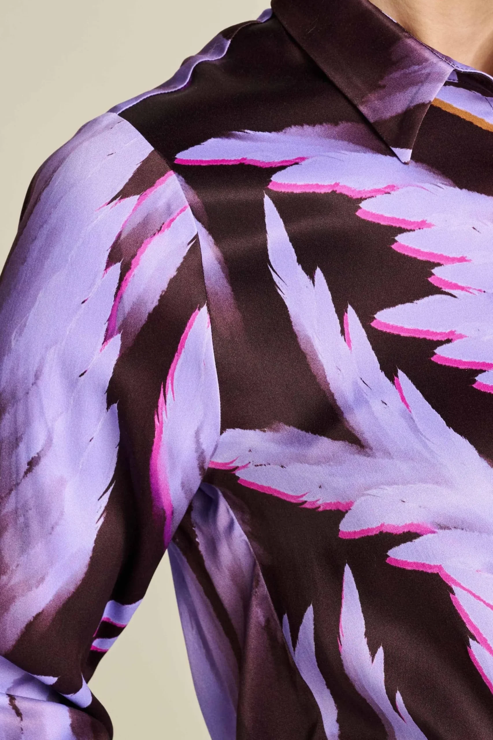 blouse_mila_satin_feathers_brown_6.webp POM Amsterdam BLOUSE Mila Satin | Blouses