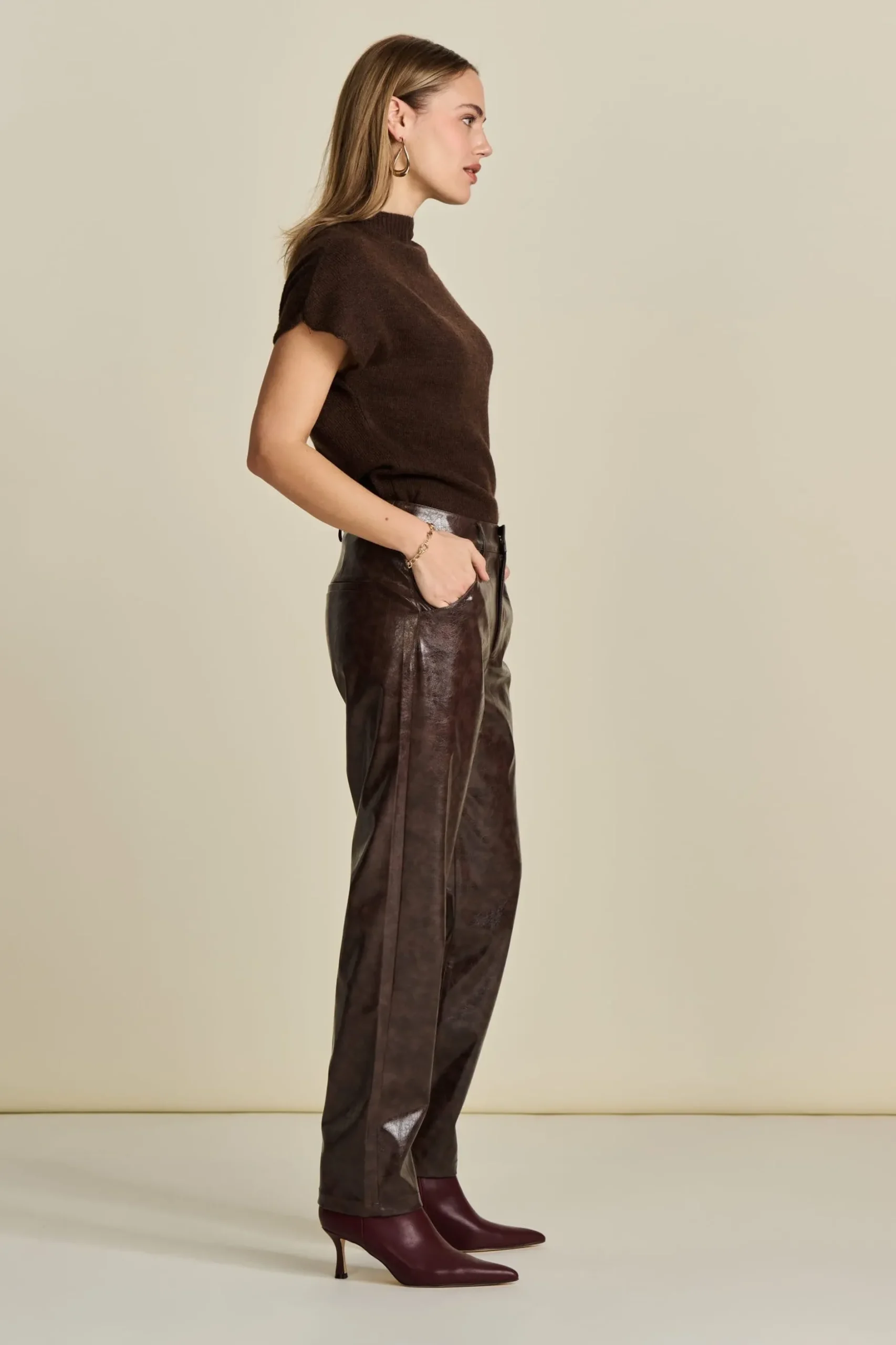 broek_faux_leather_brown_3.webp POM Amsterdam BROEK Faux Leather Brown | Broeken