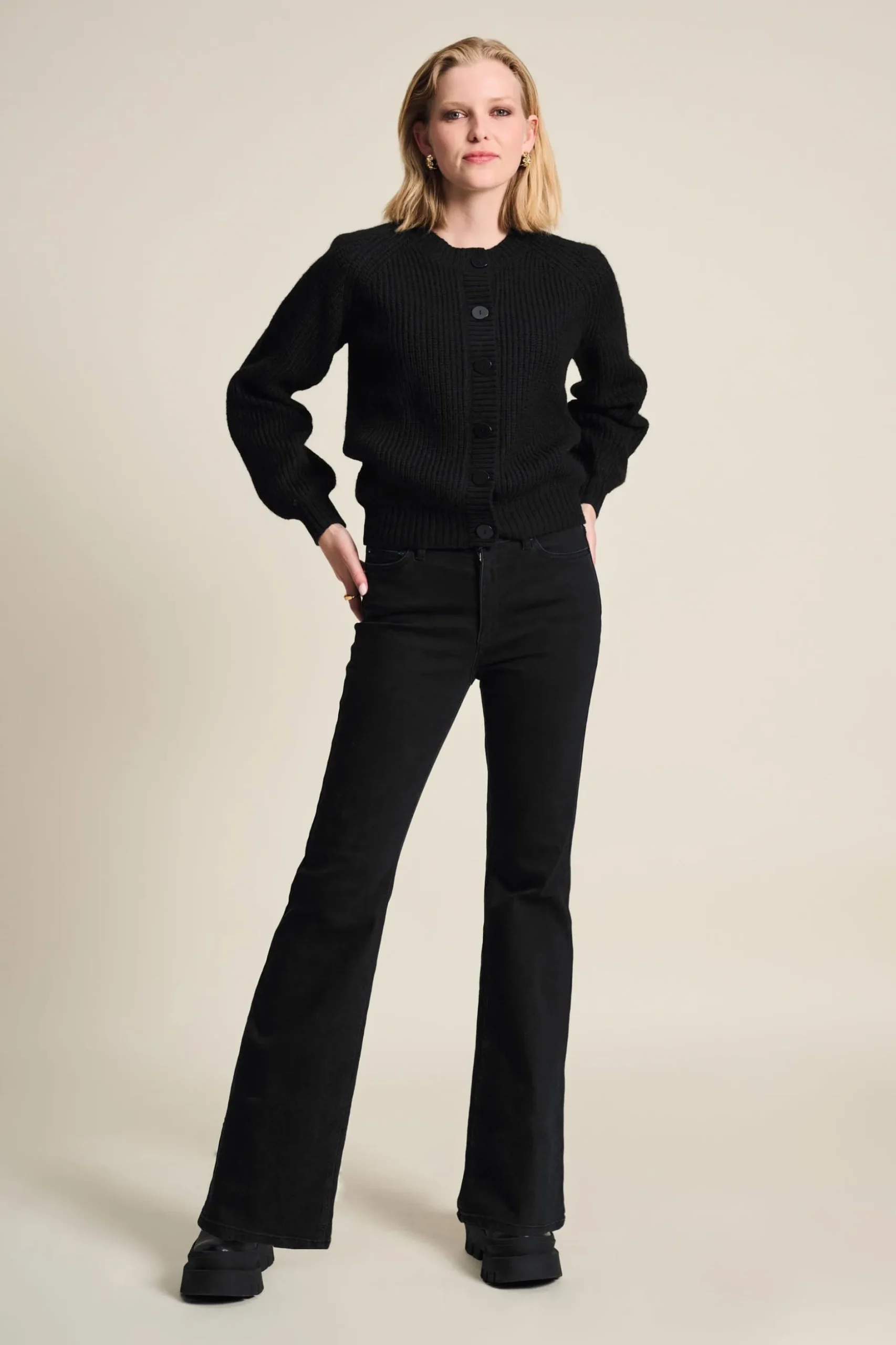 POM Amsterdam JEANS Esmee Flare Vintage Black | Jeans | Broeken