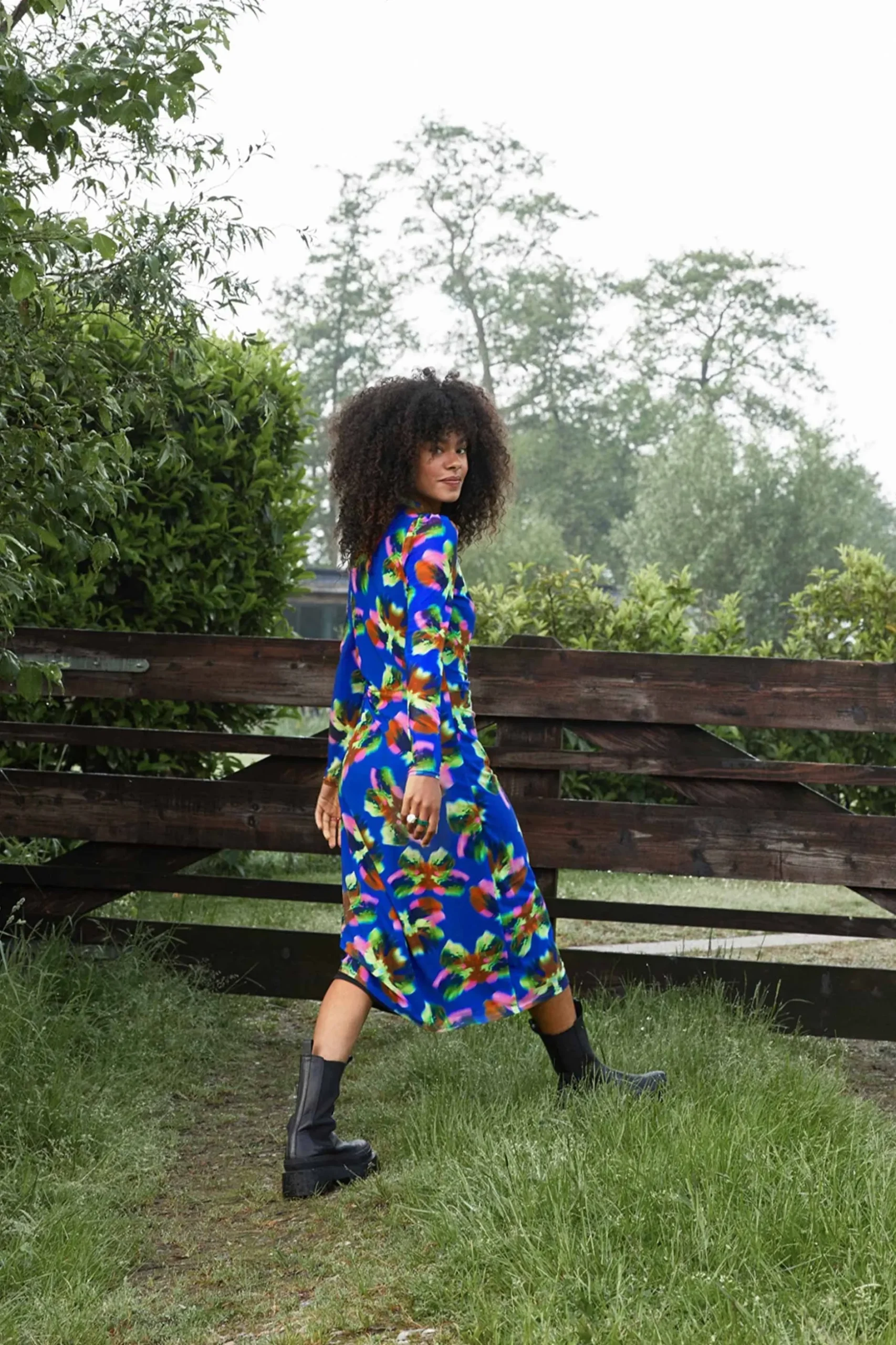 jurk_butterfly_blue_mesh_6.webp POM Amsterdam JURK Mesh | Jurken
