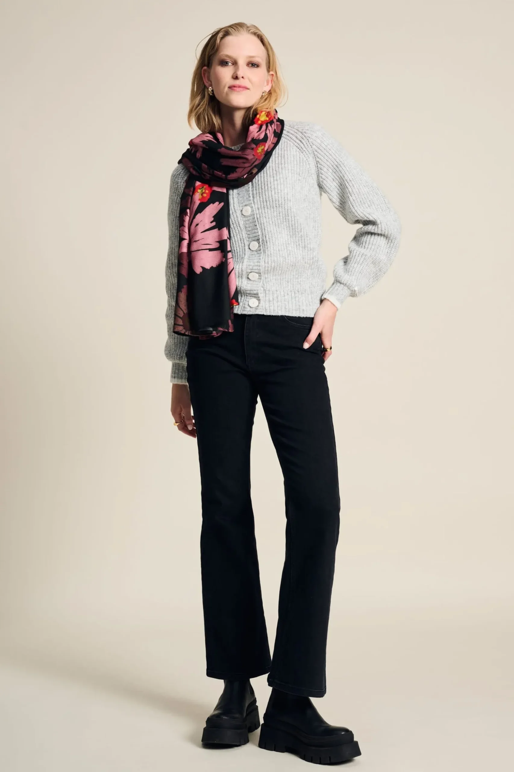 sjaal_big_blooming_pink_2.webp POM Amsterdam SJAAL Big Blooming Pink | Sjaals