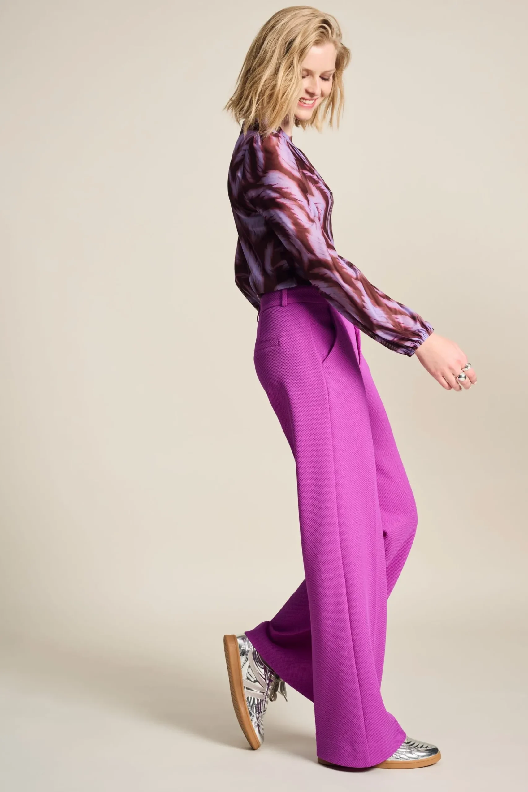 top_feathers_brown_3.webp POM Amsterdam TOP | Tops & Turtlenecks
